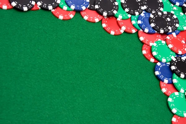 Τυχερών παιχνιδιών μάρκες στην Πράσινη τσόχα — Φωτογραφία Αρχείου