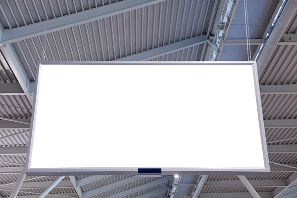 Prázdné billboard pod střechou — Stock fotografie