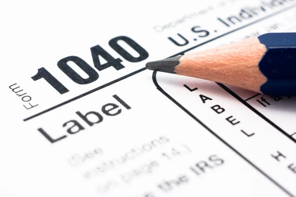 Filling in tax form 1040 — Stock Photo, Image