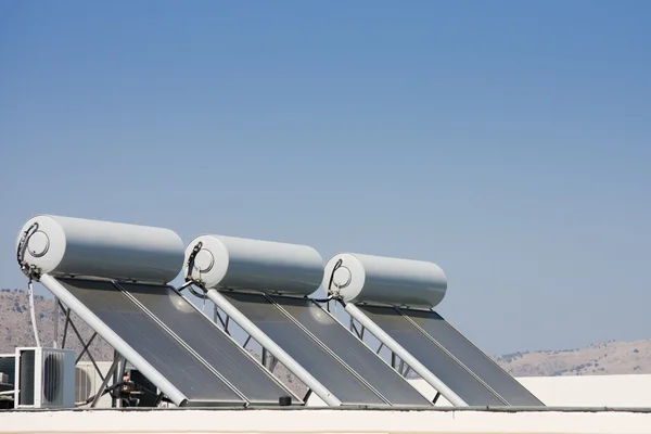 Solární panel na střeše domu — Stock fotografie