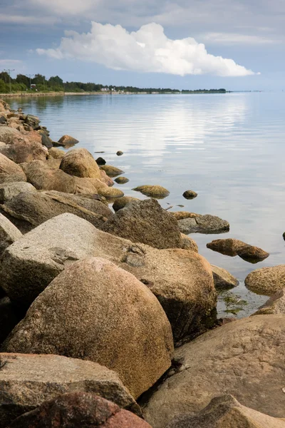 Rocks on sea shore — Stock Photo, Image