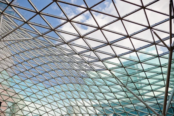 Moderní transparentní skleněný strop — Stock fotografie