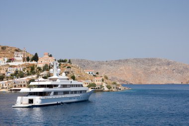 yolcu gemisi symi Adası koyunda