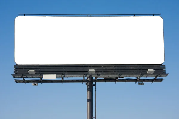 蓝天上的空白广告牌 — 图库照片