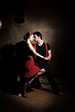 Hadi tango!