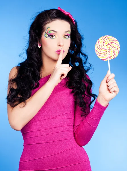 Kvinna med lollipop — Stockfoto