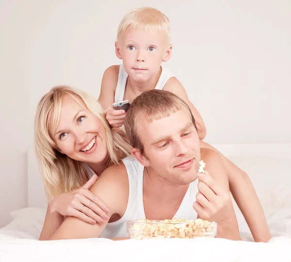 Family watching TV — Stock Photo, Image
