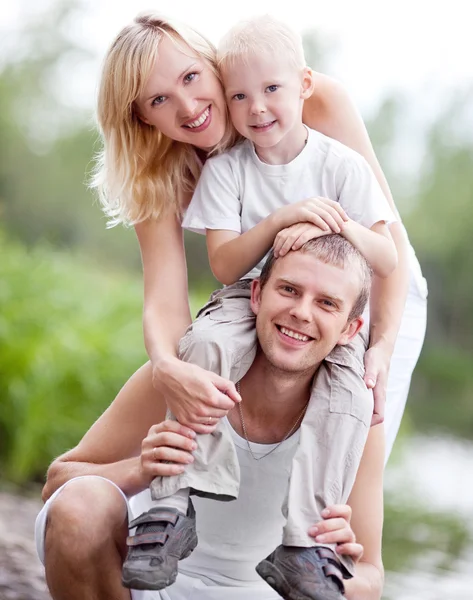 Glückliche Familie — Stockfoto