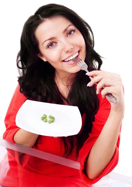 Mulher comendo ervilhas — Fotografia de Stock