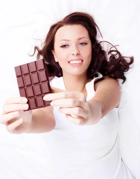 Frau mit Schokolade lizenzfreie Stockfotos