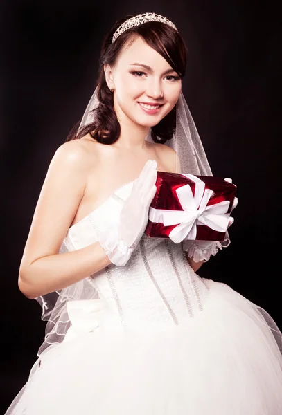 Bruid met een cadeau — Stockfoto