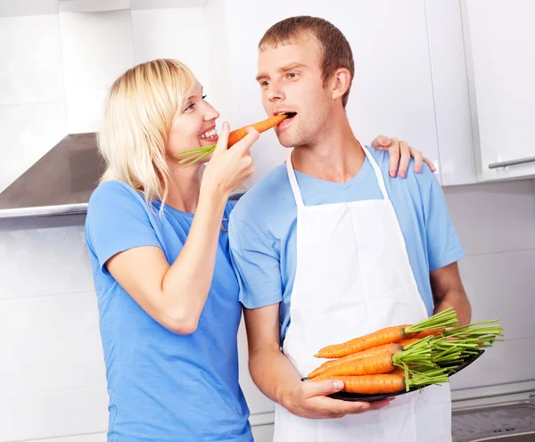 Couple with carrot — Stock Photo, Image