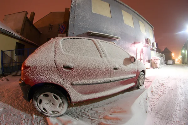 Karla kaplı araba. Stok Fotoğraf