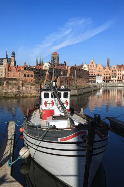 Altstadt und Boot — Stockfoto