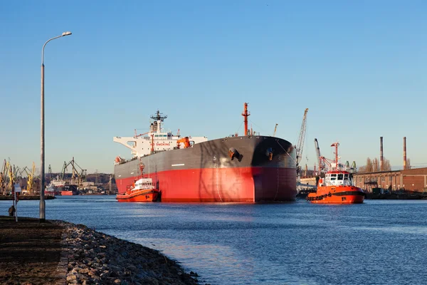 Maneuvers in port — Stock Photo, Image