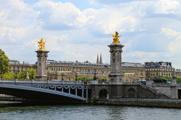 Мост Александра III в Париже, Франция . — стоковое фото