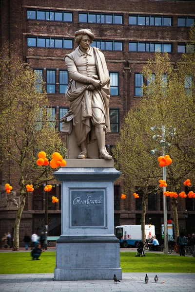 A estátua de Rembrandt em Amesterdão — Fotografia de Stock