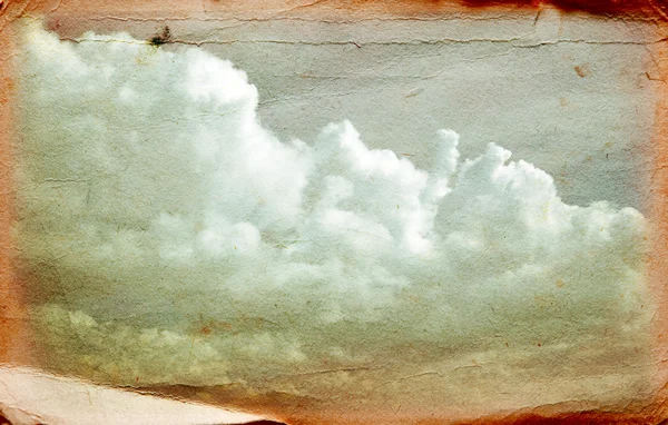 Nubes sobre papel grunge viejo — Foto de Stock
