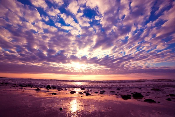 Romantic sunrise over ocean — Stock Photo, Image