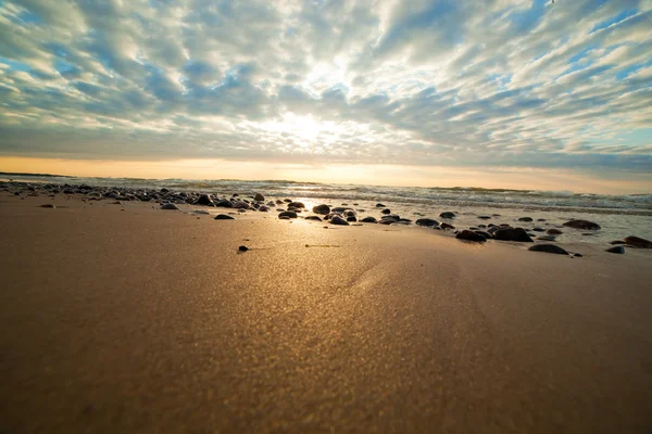 海のロマンチックな夕日 — ストック写真