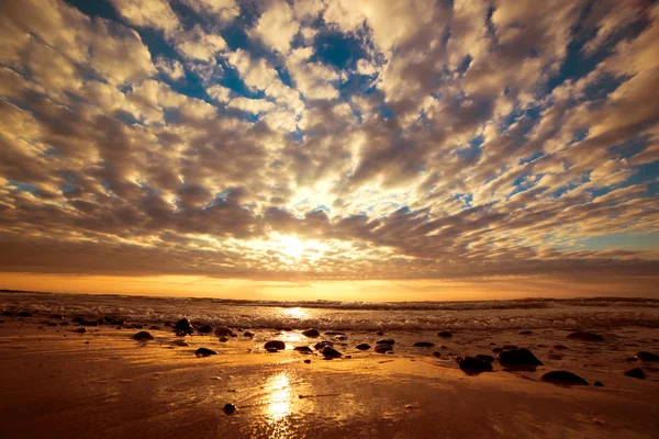 Romantický západ slunce nad oceánem — Stock fotografie