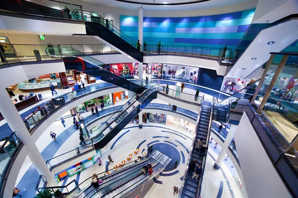 Modernt köpcentrum interiör — Stockfoto