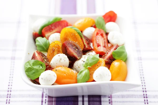 Tomato and mozzarella salad — Stock Photo, Image