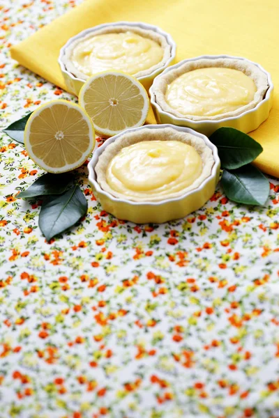 Лимонная тарталетка — стоковое фото