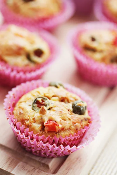 Muffin con olive verdi — Foto Stock