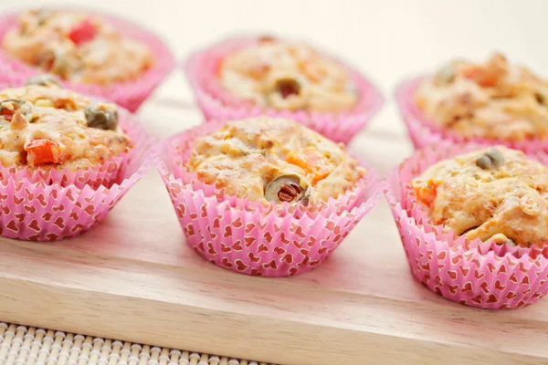 Muffins com azeitonas verdes — Fotografia de Stock