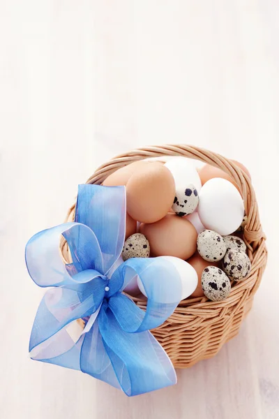 Kosár tojással — Stock Fotó