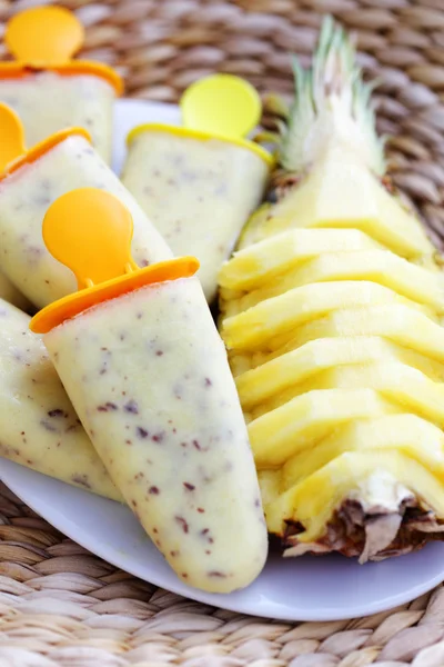 Pineapple ice-cream — Stock Photo, Image
