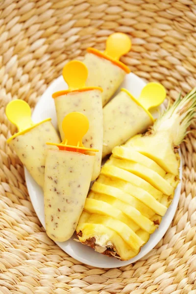 Gelado de ananás — Fotografia de Stock