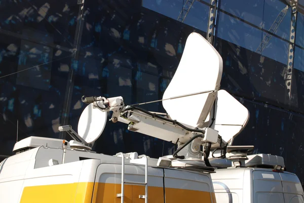 Antena parabólica móvil Imágenes de stock libres de derechos