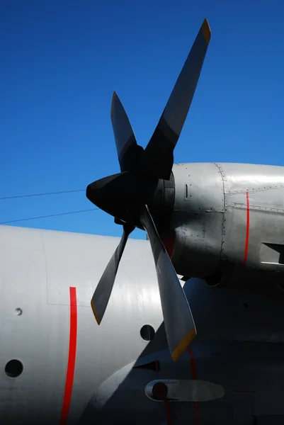 Propeller van een militair vliegtuig — Stockfoto