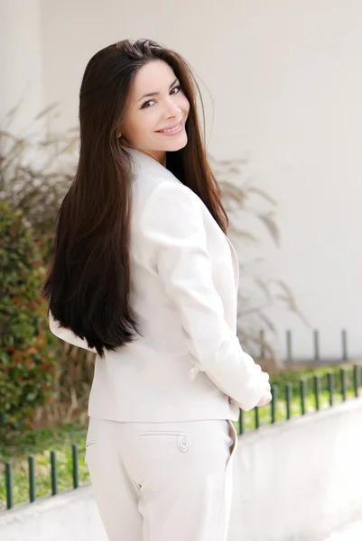 Hermosa joven mujer de negocios — Foto de Stock