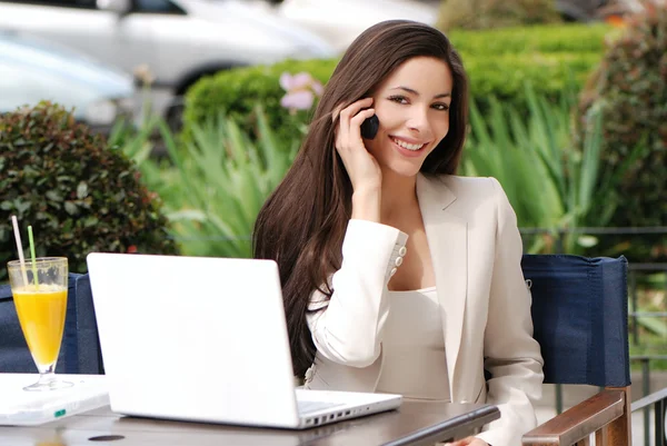 The beautiful young Business woman with movil — Stock Photo, Image