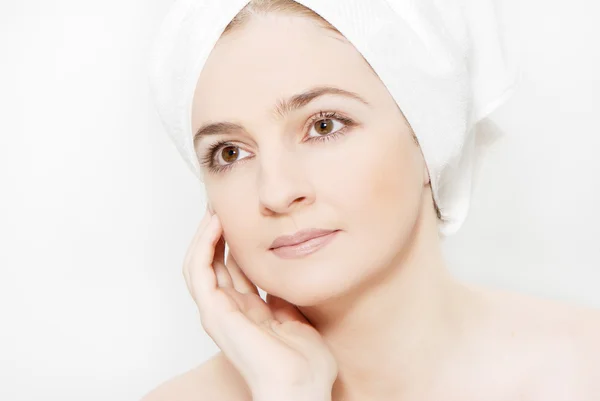 Portrait of a beautiful woman getting ready for the spa treatmen — Stock Photo, Image