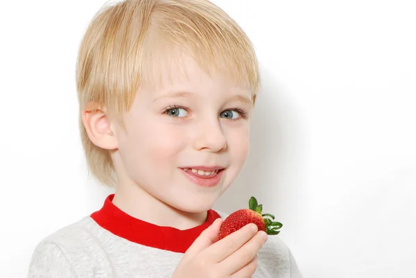 The nice boy with a strawberry — Stock Photo, Image
