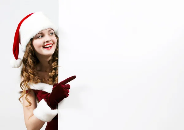 白いクリスマス カードを保持している女性のサンタ — ストック写真