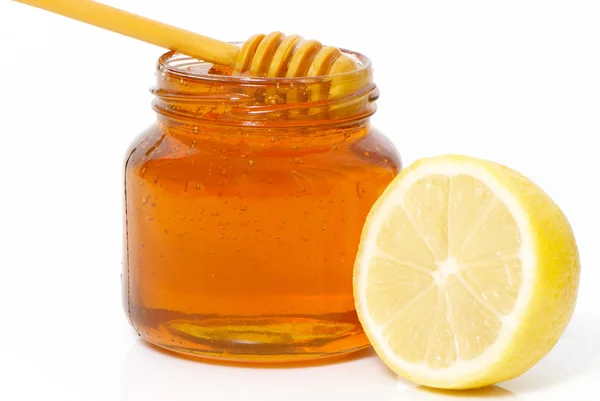 Honigglas und Zitrone isoliert auf weißem Hintergrund — Stockfoto