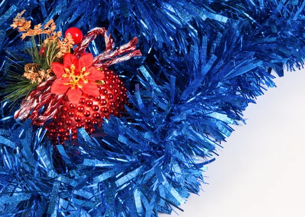 Boules de Noël avec fond bleu abstrait — Photo