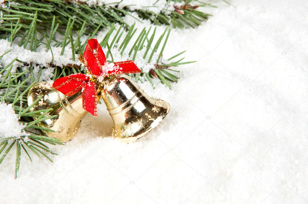 Ramo de árvore de Natal com sinos de ouro fotos, imagens de © anpet2000  #8135488