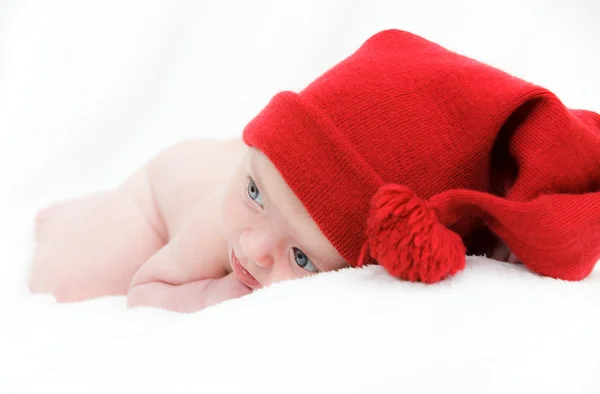 Niedliches Neugeborenes schläft in einem Hut — Stockfoto
