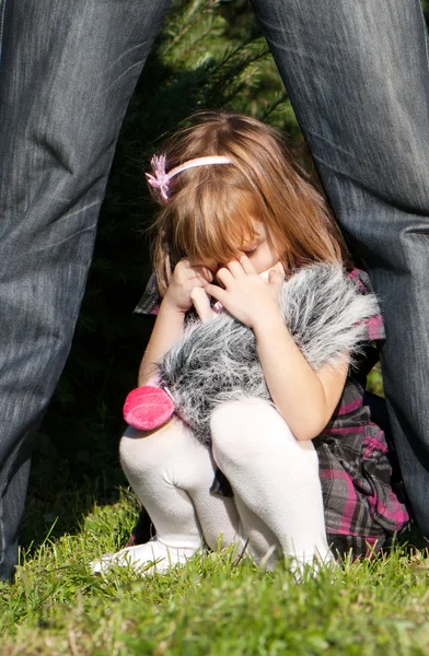 Portrait of the crying little girl in park — Stock Photo, Image