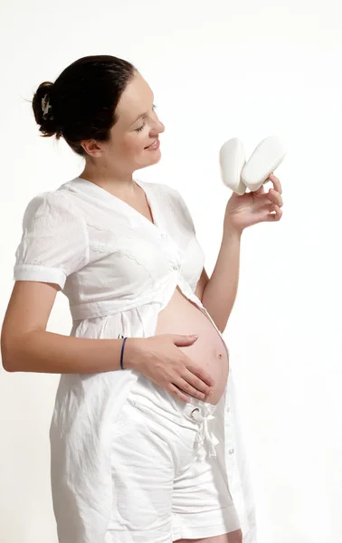 Mujer embarazada sobre un fondo blanco — Foto de Stock