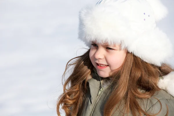 Meisje in winterpark — Stockfoto