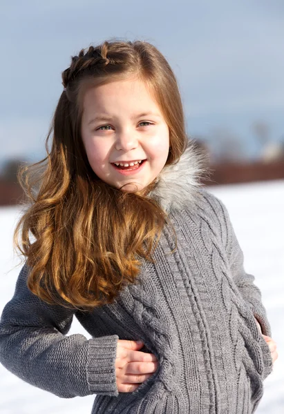 Portrait young girl in winter park — Stock Photo, Image