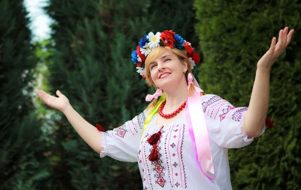 Πορτρέτο ευτυχισμένη γυναίκα Ουκρανικά — Φωτογραφία Αρχείου