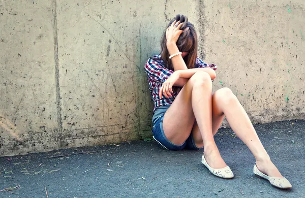 Närbild porträtt av deprimerad tonåring flicka. — Stockfoto